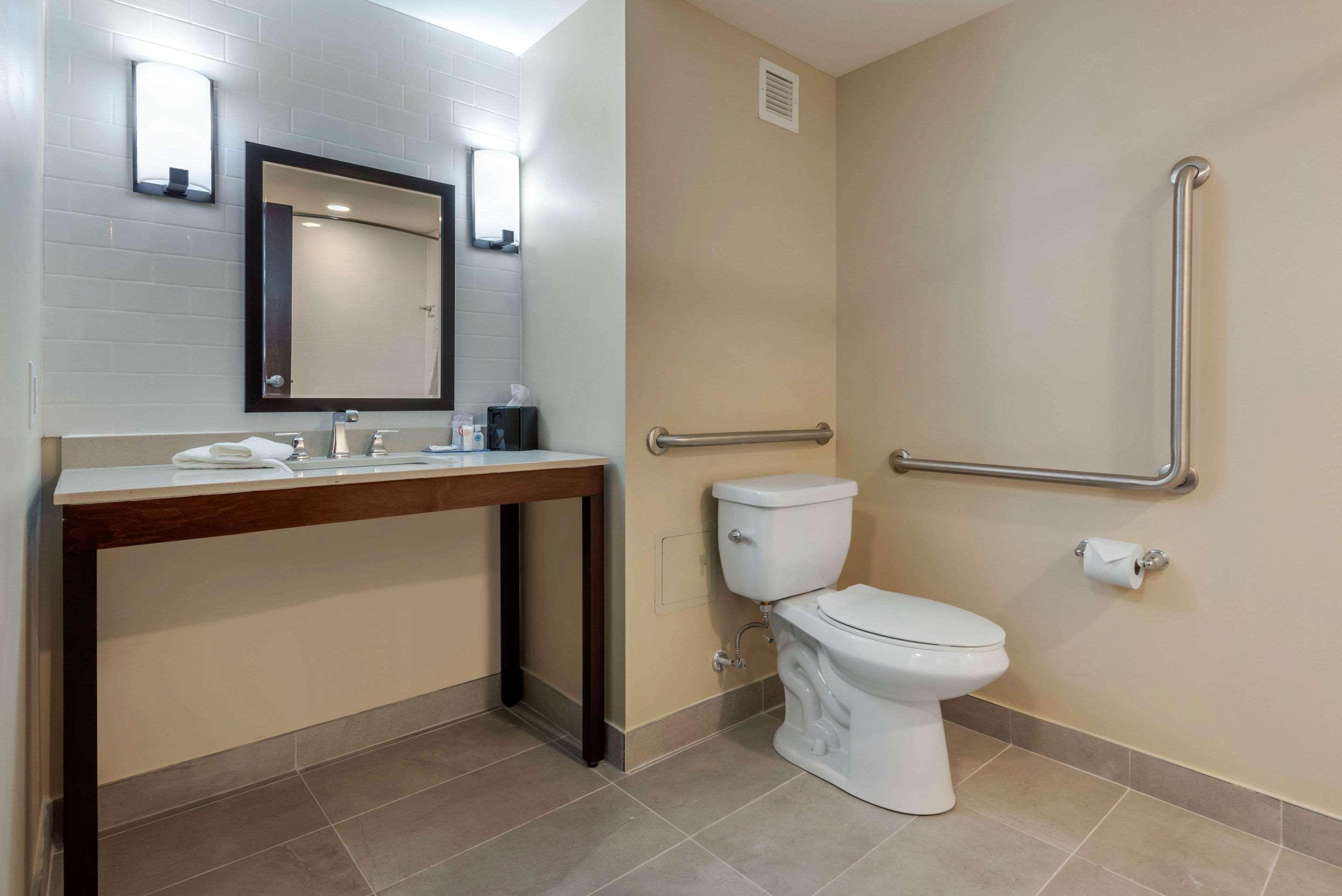 Comfort Inn & Suites Greater Napanee Exteriér fotografie