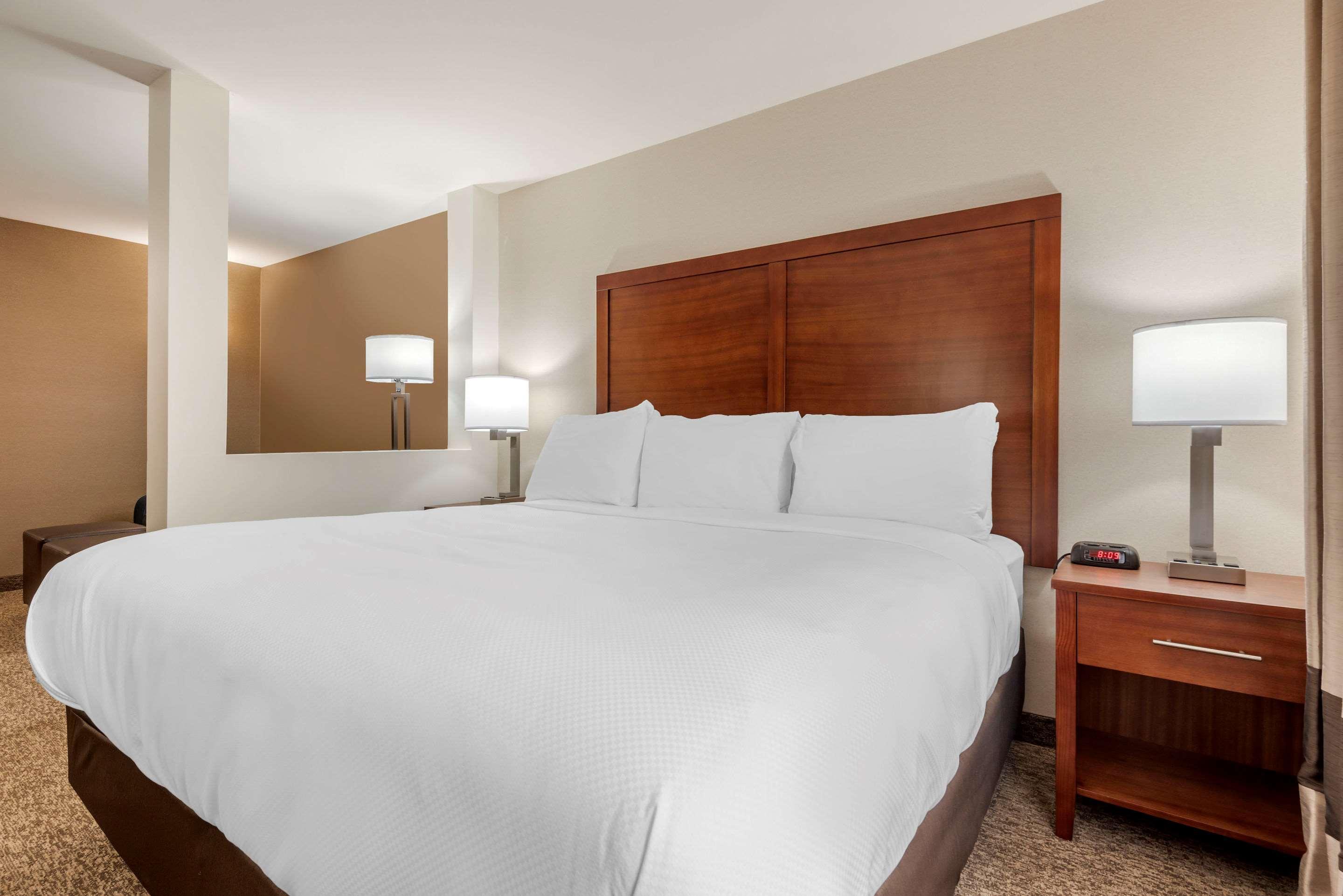 Comfort Inn & Suites Greater Napanee Exteriér fotografie