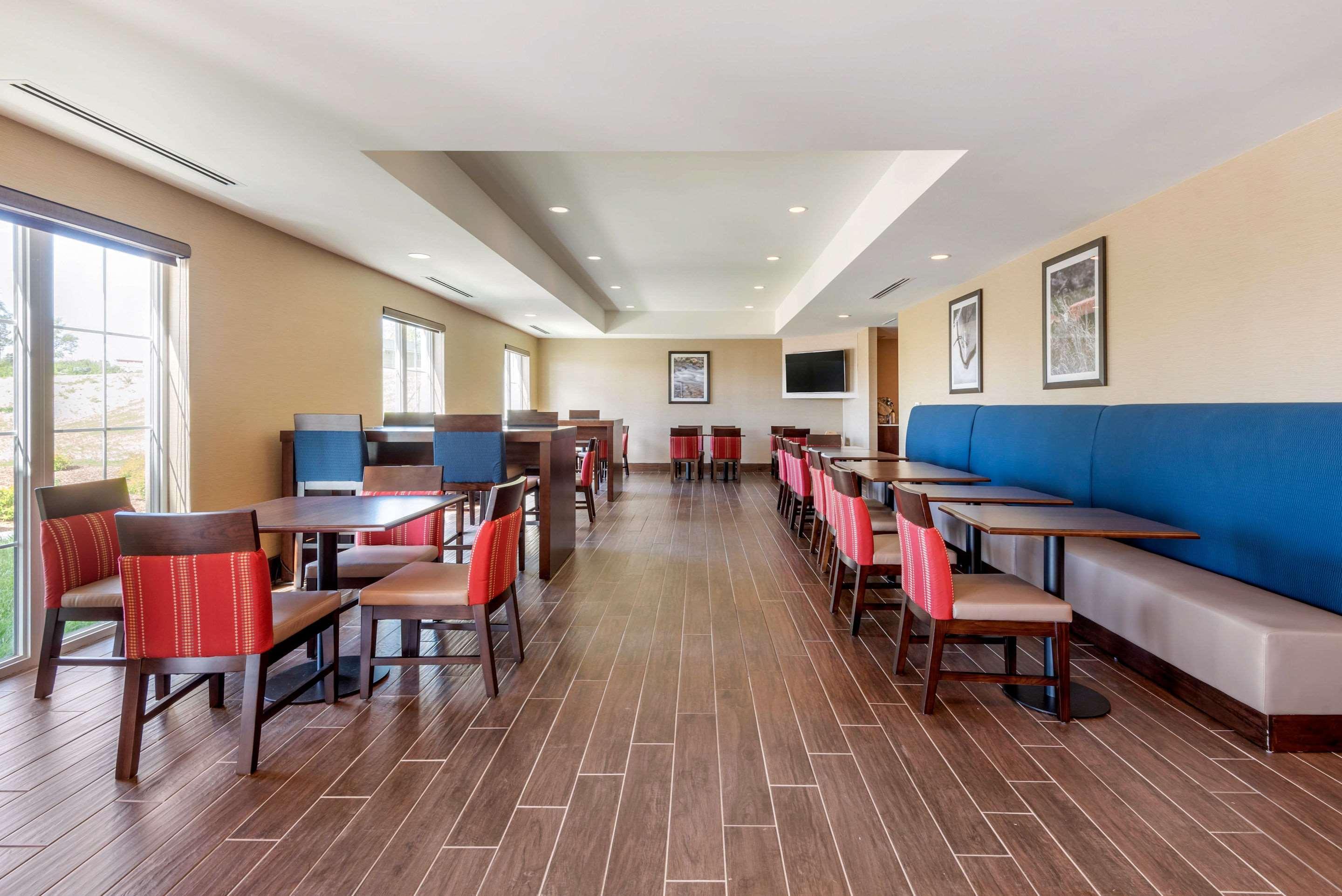 Comfort Inn & Suites Greater Napanee Exteriér fotografie