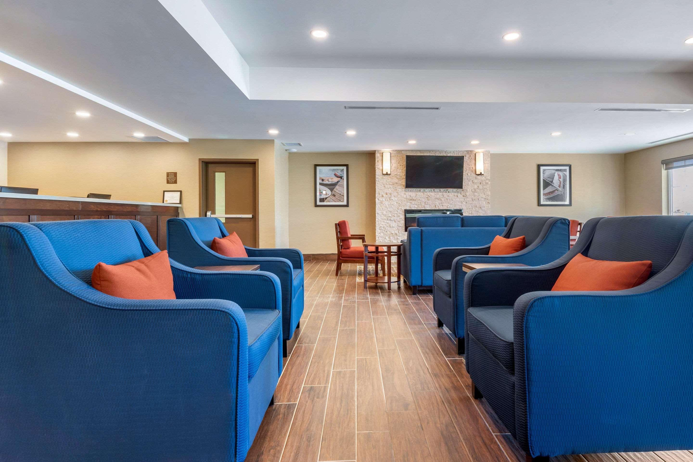 Comfort Inn & Suites Greater Napanee Exteriér fotografie