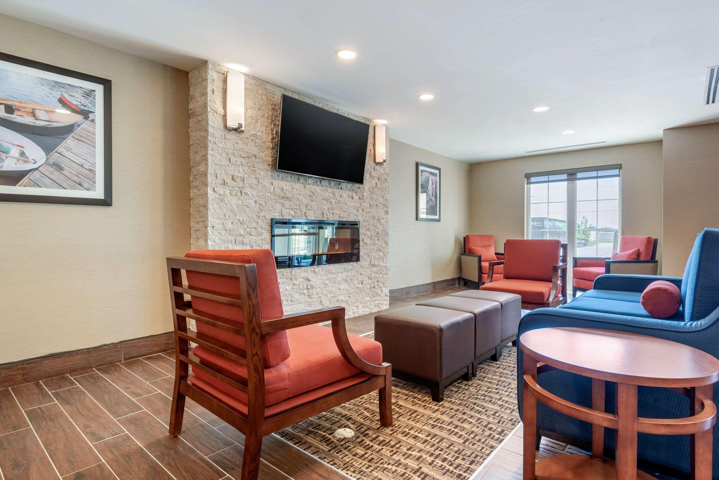 Comfort Inn & Suites Greater Napanee Exteriér fotografie