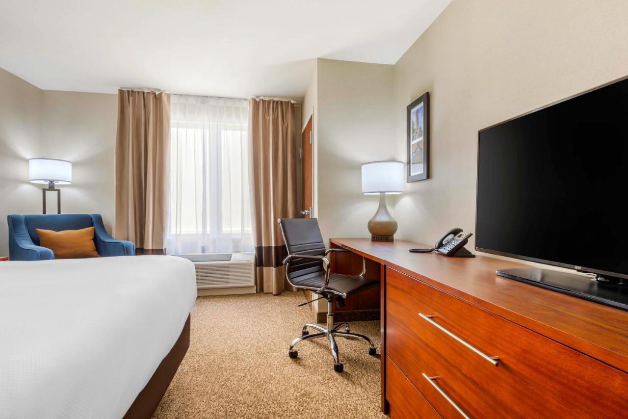 Comfort Inn & Suites Greater Napanee Exteriér fotografie